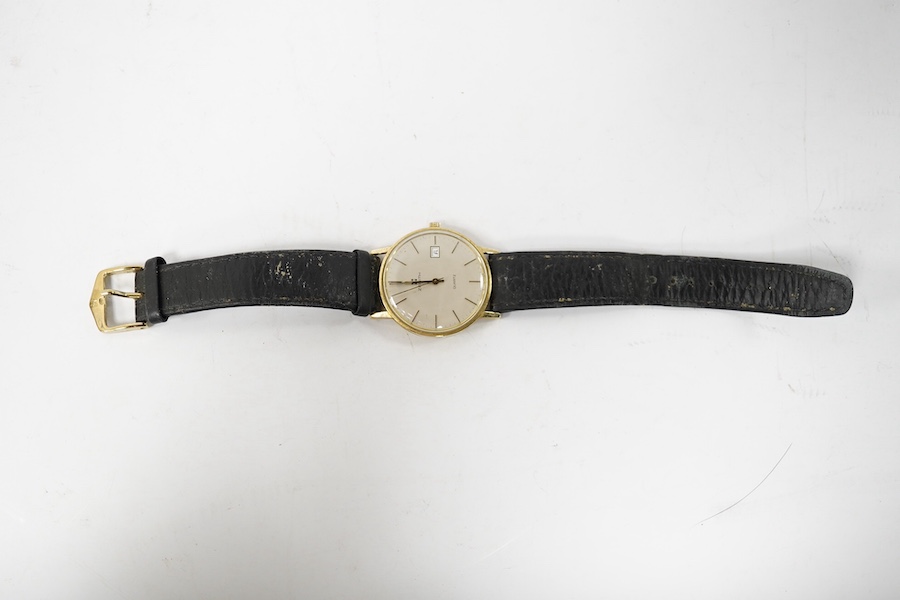 A gentleman's 9k Zenith quartz wrist watch, with baton numerals and date aperture, case diameter 35mm, on an associated leather strap, gross weight 29 grams. Condition - poor to fair